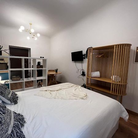 Апартаменти Regina Milano Ai Navigli - Sky Tv, Wifi And Breakfast Box Екстер'єр фото