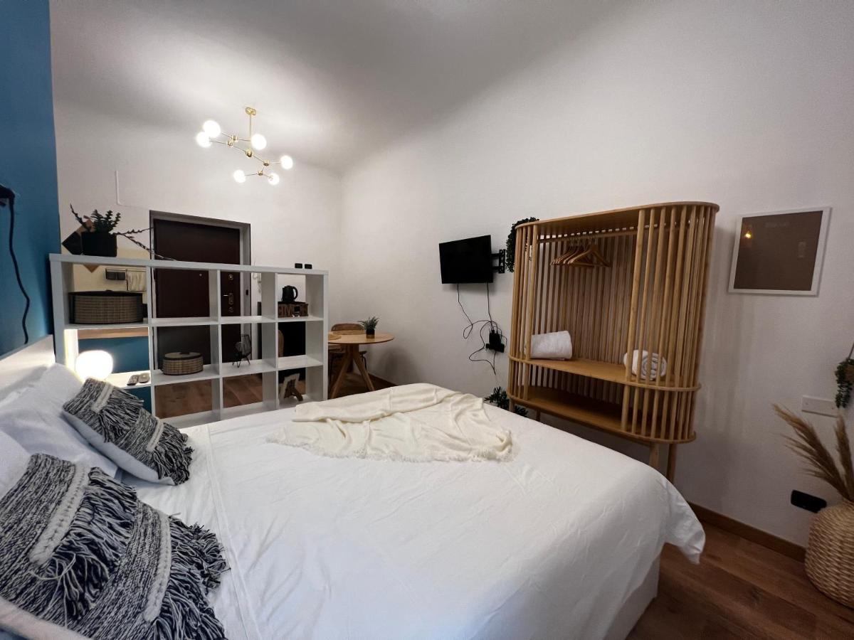 Апартаменти Regina Milano Ai Navigli - Sky Tv, Wifi And Breakfast Box Екстер'єр фото