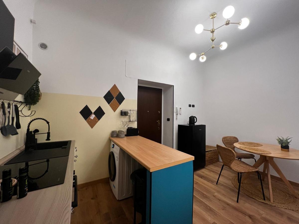 Апартаменти Regina Milano Ai Navigli - Sky Tv, Wifi And Breakfast Box Екстер'єр фото
