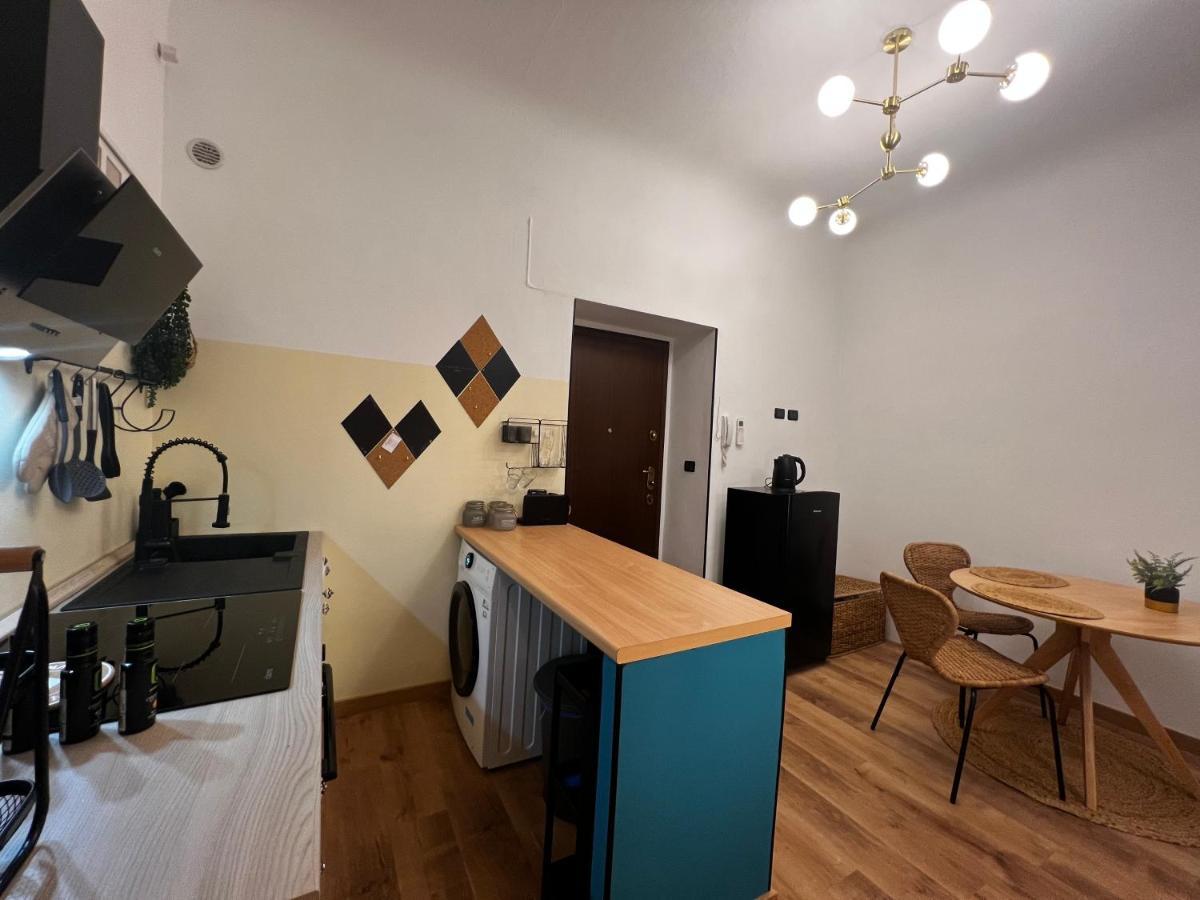 Апартаменти Regina Milano Ai Navigli - Sky Tv, Wifi And Breakfast Box Екстер'єр фото