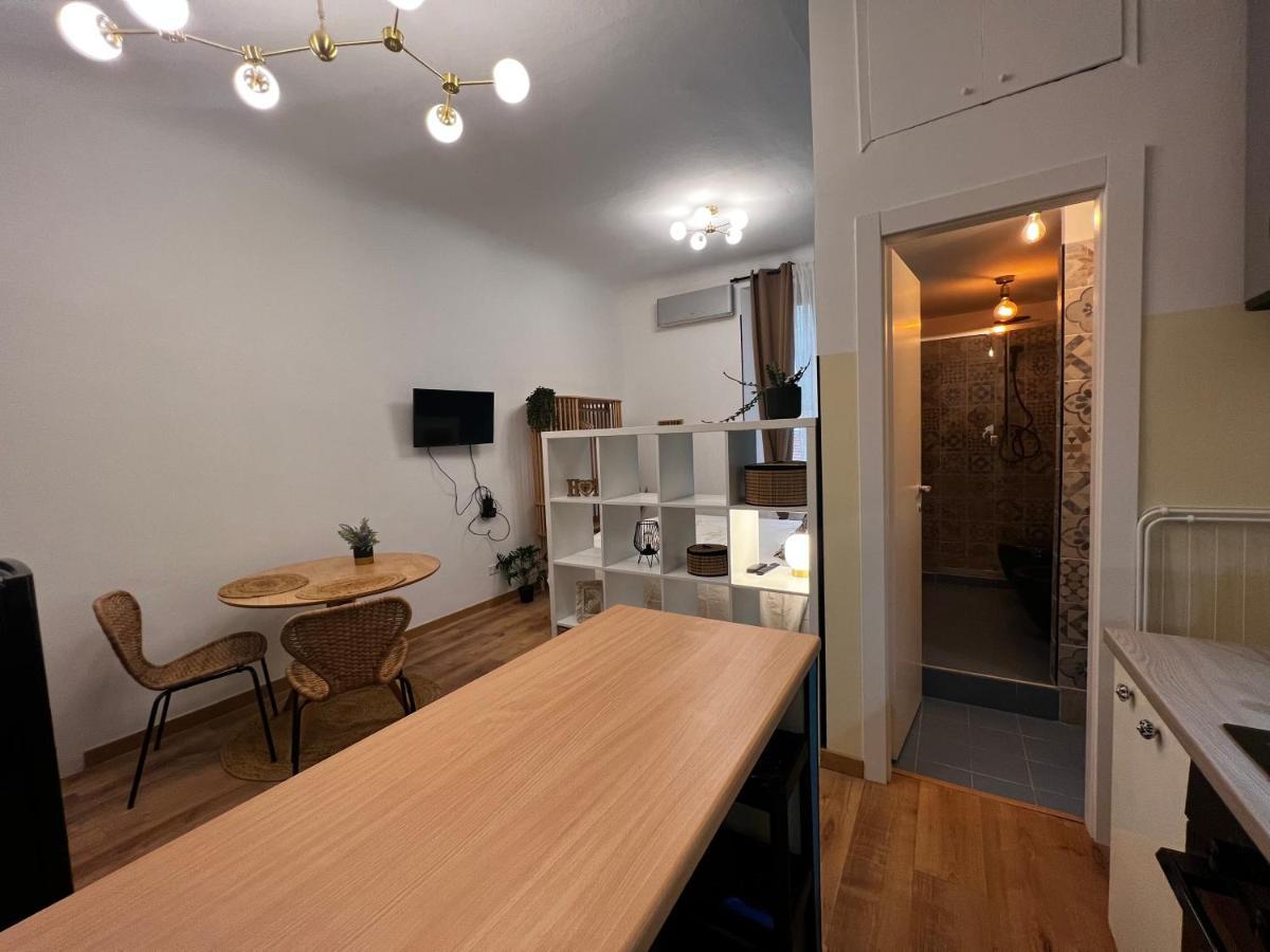Апартаменти Regina Milano Ai Navigli - Sky Tv, Wifi And Breakfast Box Екстер'єр фото