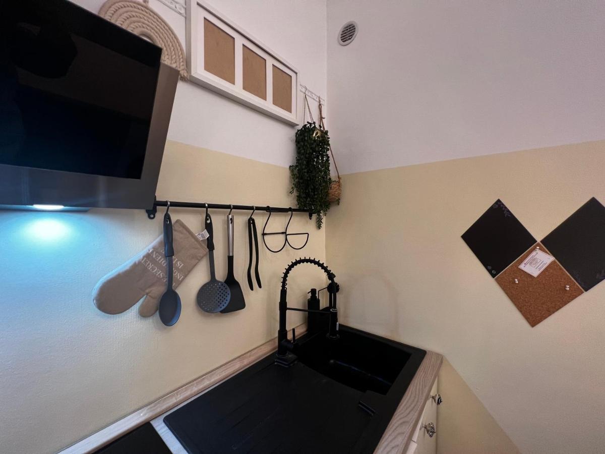 Апартаменти Regina Milano Ai Navigli - Sky Tv, Wifi And Breakfast Box Екстер'єр фото