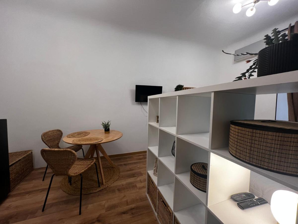 Апартаменти Regina Milano Ai Navigli - Sky Tv, Wifi And Breakfast Box Екстер'єр фото