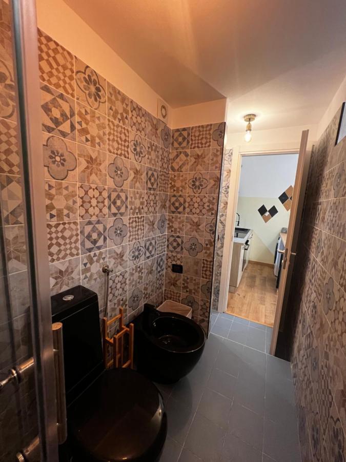 Апартаменти Regina Milano Ai Navigli - Sky Tv, Wifi And Breakfast Box Екстер'єр фото