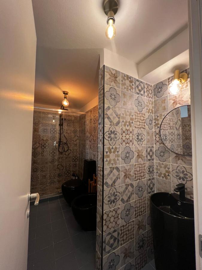 Апартаменти Regina Milano Ai Navigli - Sky Tv, Wifi And Breakfast Box Екстер'єр фото