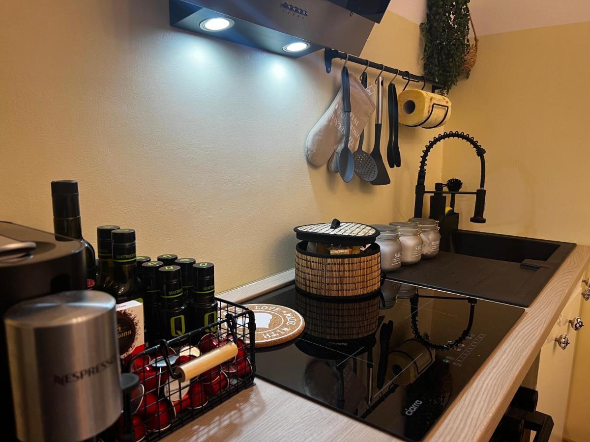 Апартаменти Regina Milano Ai Navigli - Sky Tv, Wifi And Breakfast Box Екстер'єр фото