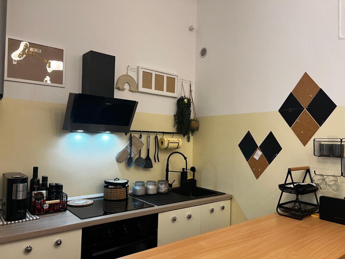 Апартаменти Regina Milano Ai Navigli - Sky Tv, Wifi And Breakfast Box Екстер'єр фото
