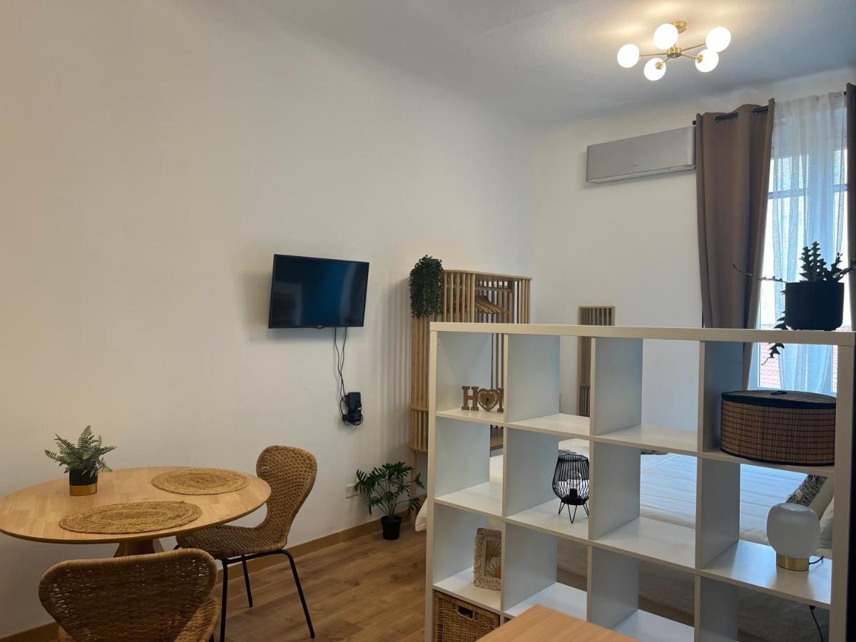 Апартаменти Regina Milano Ai Navigli - Sky Tv, Wifi And Breakfast Box Екстер'єр фото